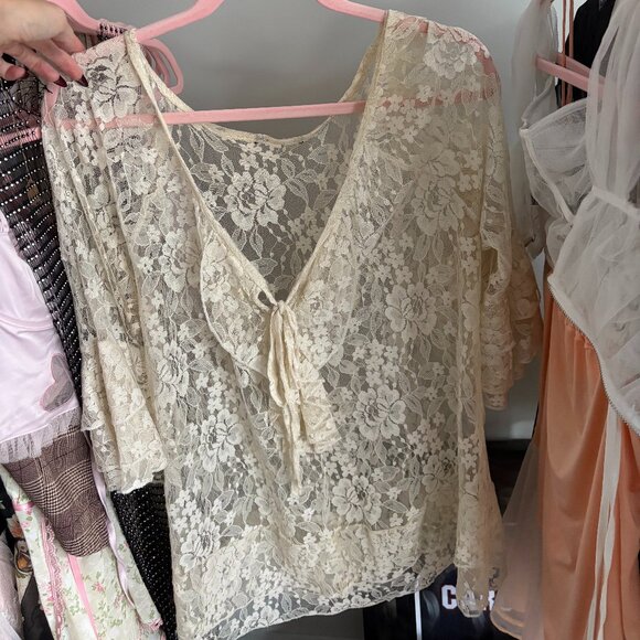 Vintage lace cream layer/dress/shirt - Picture 1 of 2
